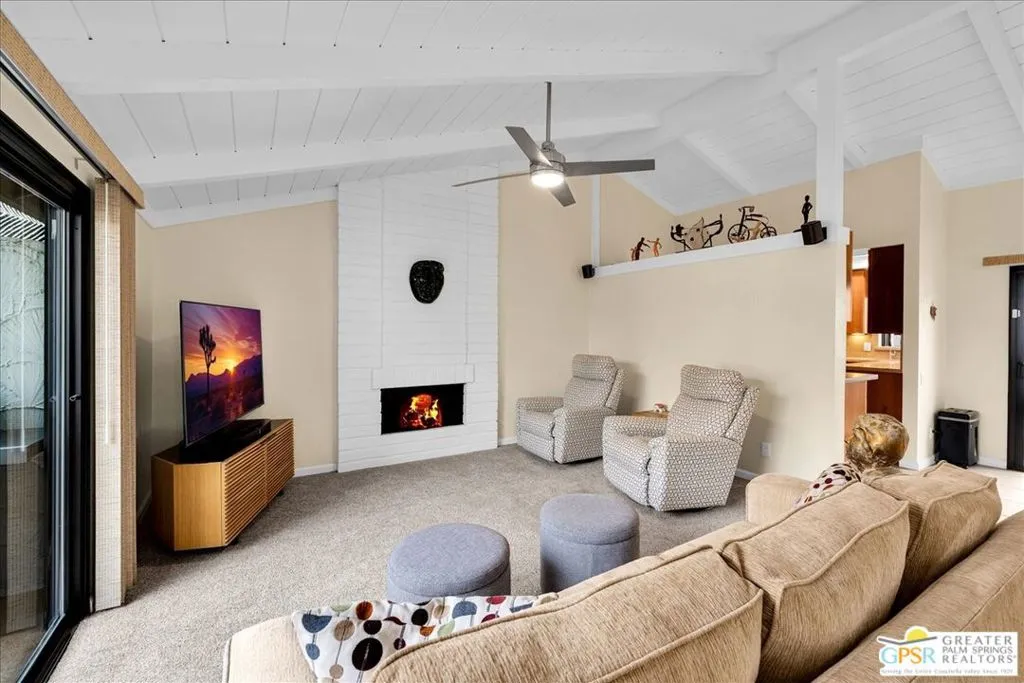 2335 S Gene Autry Trail C, Palm Springs, California 92264 home-pic-4