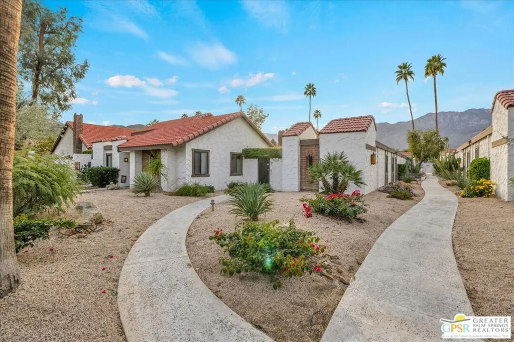 2335 S Gene Autry Trail C, Palm Springs, California 92264 home-pic-24