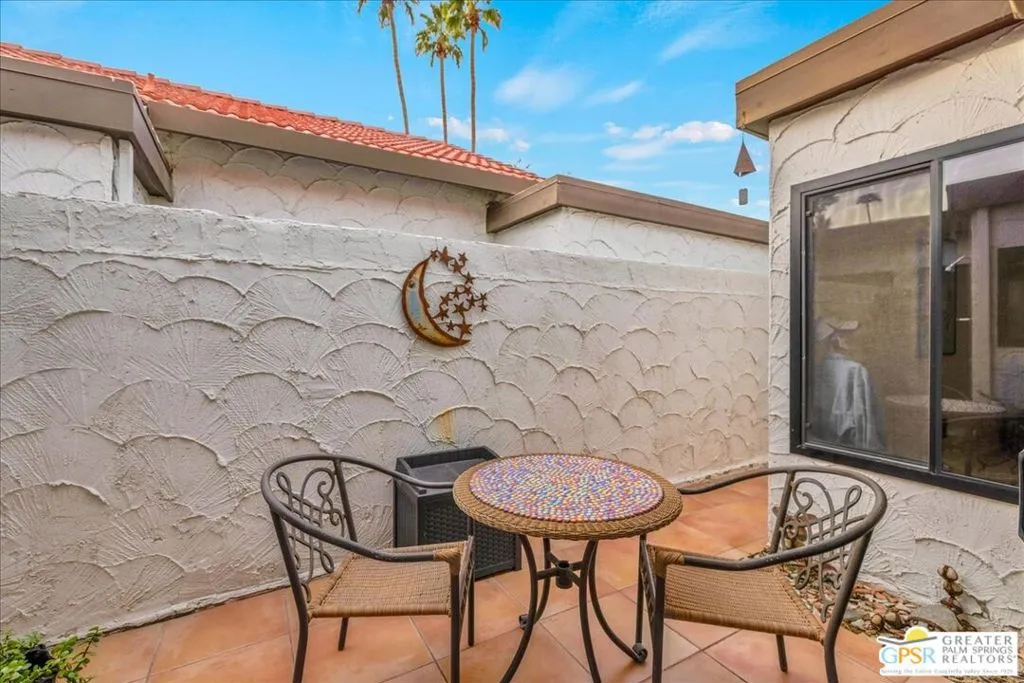 2335 S Gene Autry Trail C, Palm Springs, California 92264 home-pic-34