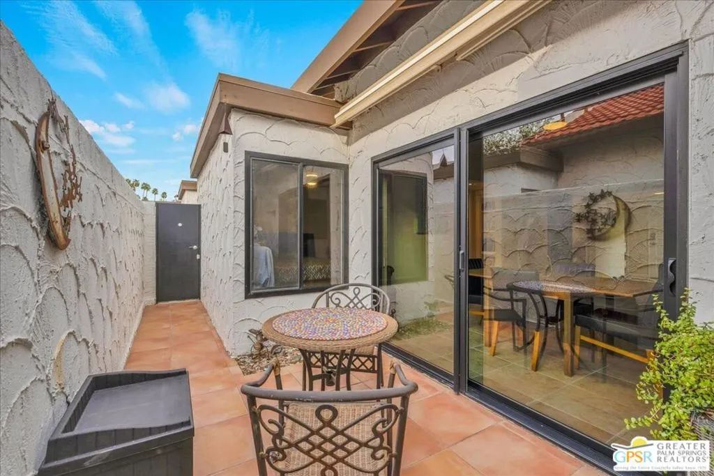 2335 S Gene Autry Trail C, Palm Springs, California 92264 home-pic-32