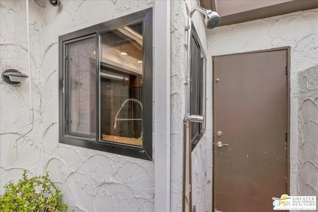 2335 S Gene Autry Trail C, Palm Springs, California 92264 home-pic-35