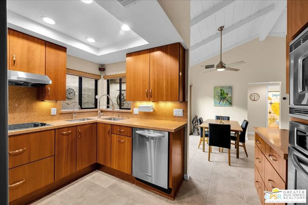 2335 S Gene Autry Trail C, Palm Springs, California 92264 home-pic-11