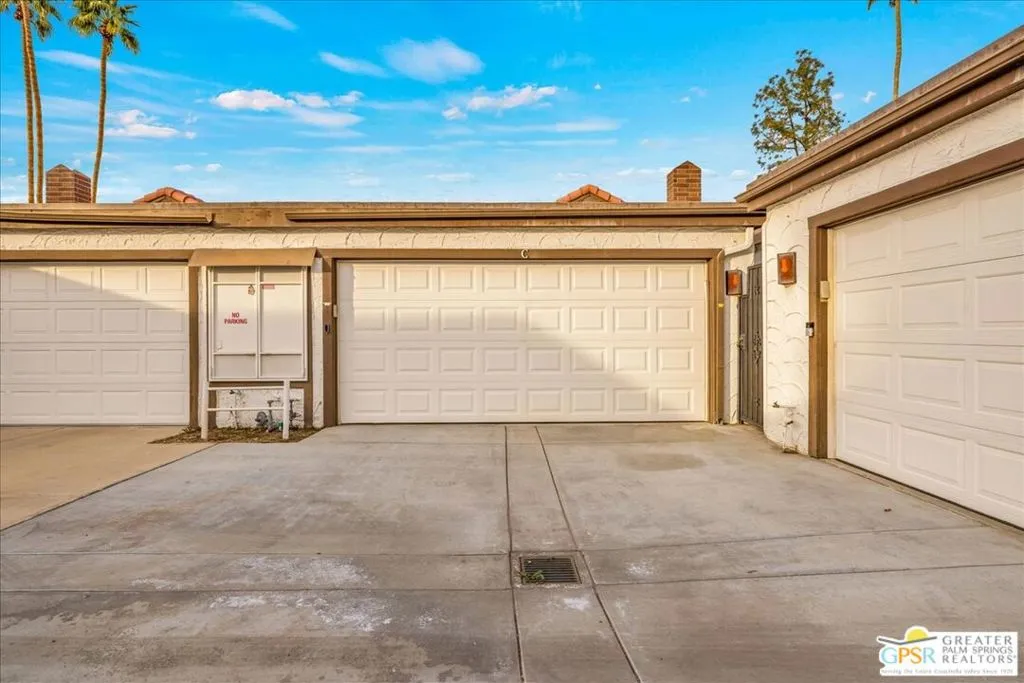 2335 S Gene Autry Trail C, Palm Springs, California 92264 home-pic-36