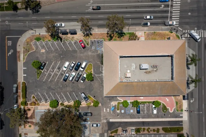 Plenty parkings