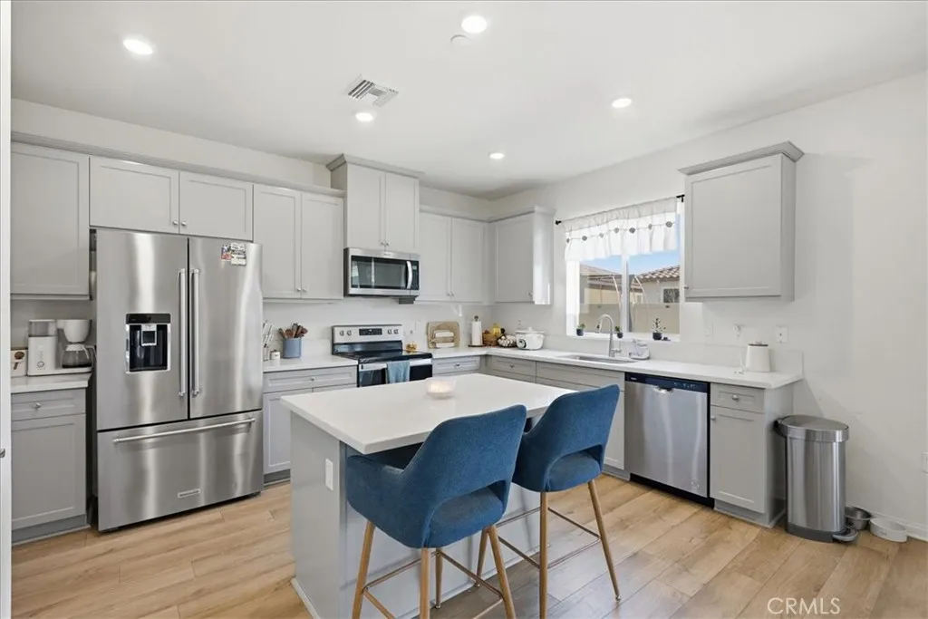 29168 Cahill Court, Winchester, California 92596 home-pic-3