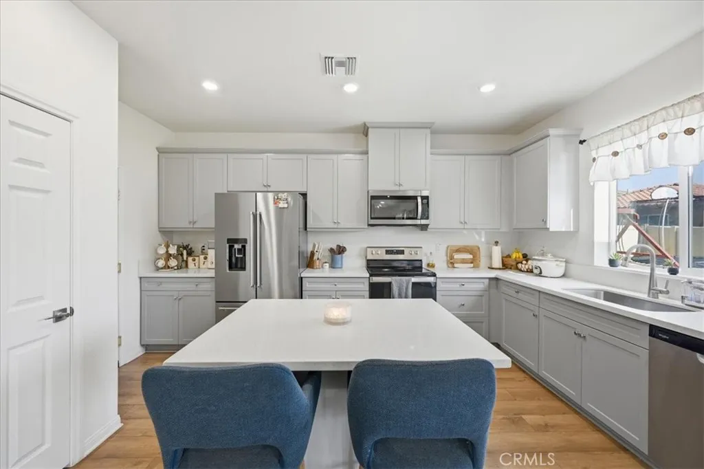 29168 Cahill Court, Winchester, California 92596 home-pic-2