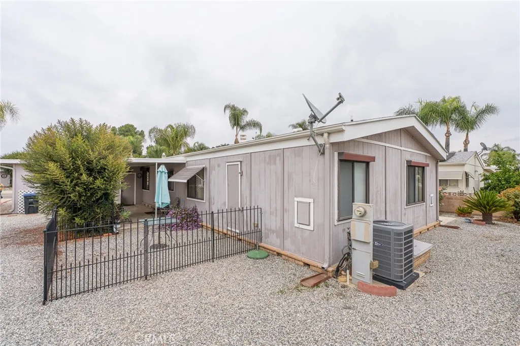 2981 Blue Spruce, Hemet, California 92545 home-pic-24