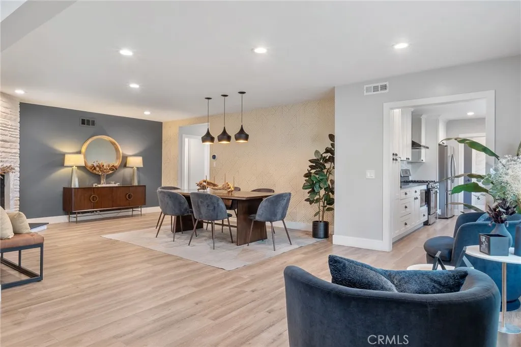 7316 Colbath, Van Nuys, California 91405 home-pic-11