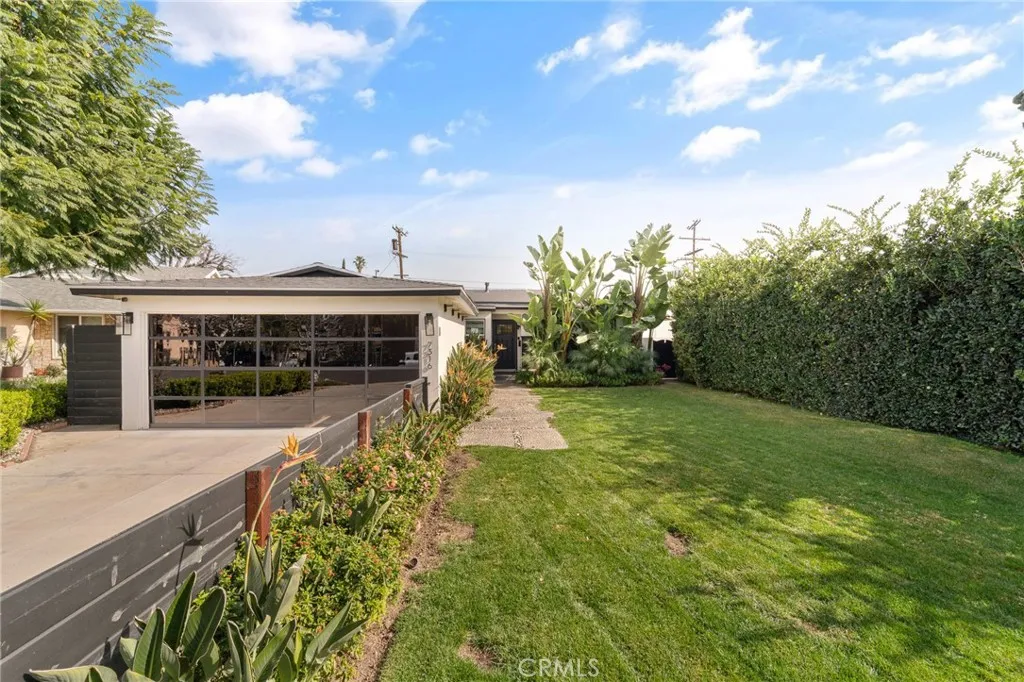 7316 Colbath, Van Nuys, California 91405 home-pic-5