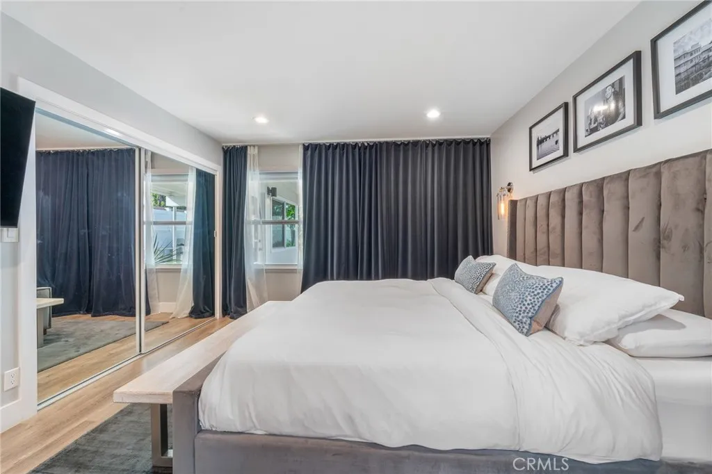 7316 Colbath, Van Nuys, California 91405 home-pic-23