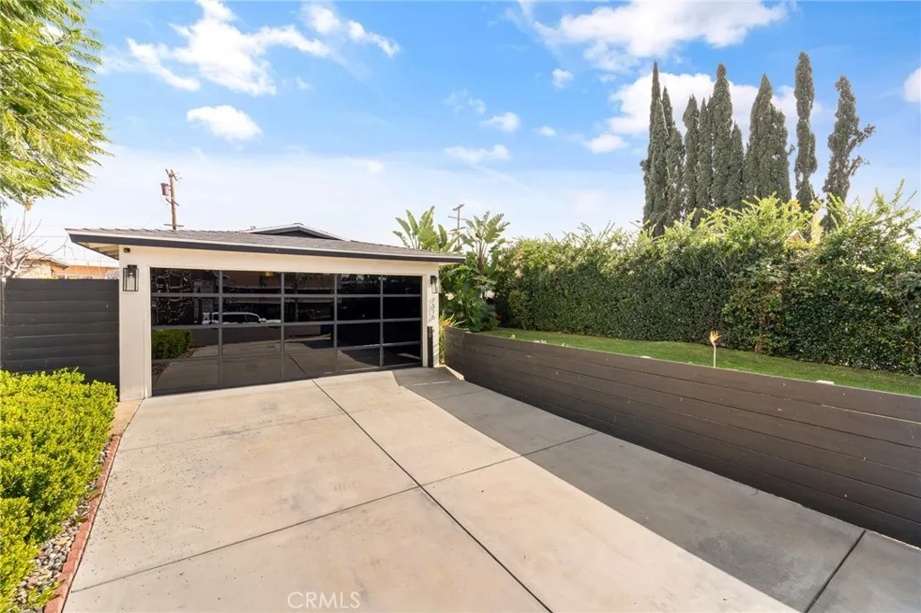 7316 Colbath, Van Nuys, California 91405 home-pic-4