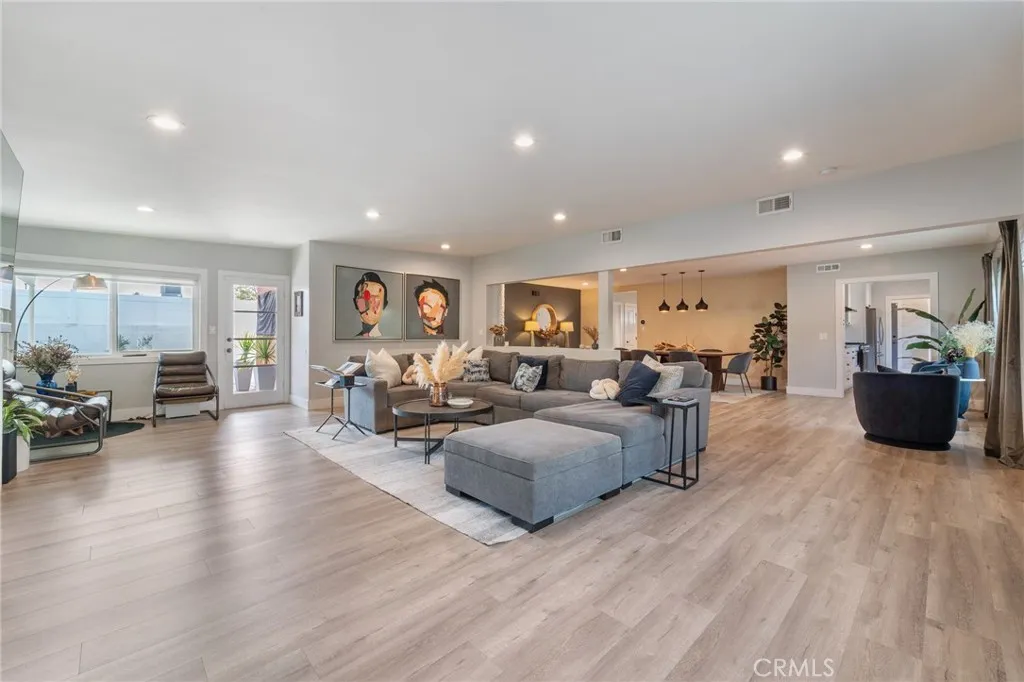 7316 Colbath, Van Nuys, California 91405 home-pic-21