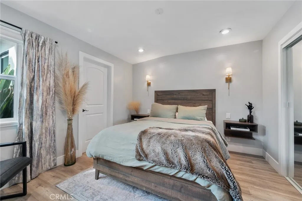 7316 Colbath, Van Nuys, California 91405 home-pic-28