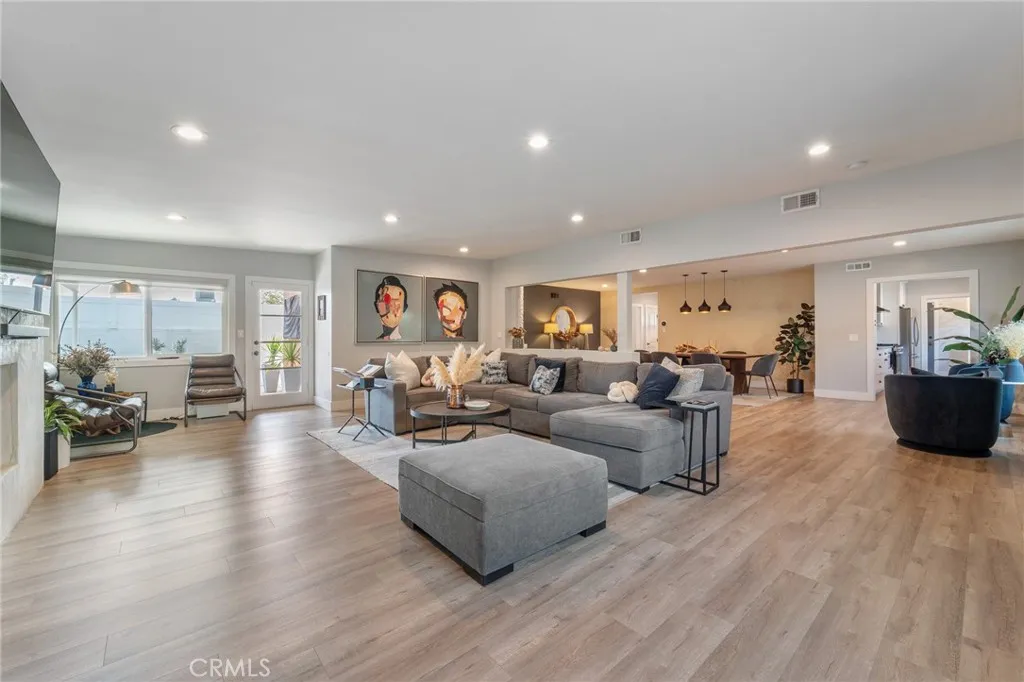 7316 Colbath, Van Nuys, California 91405 home-pic-18
