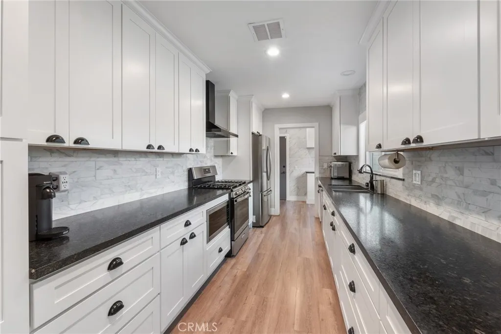 7316 Colbath, Van Nuys, California 91405 home-pic-32