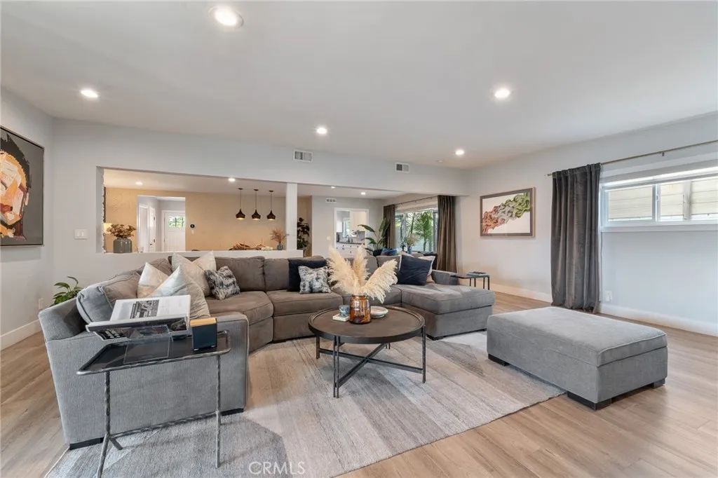 7316 Colbath, Van Nuys, California 91405 home-pic-19