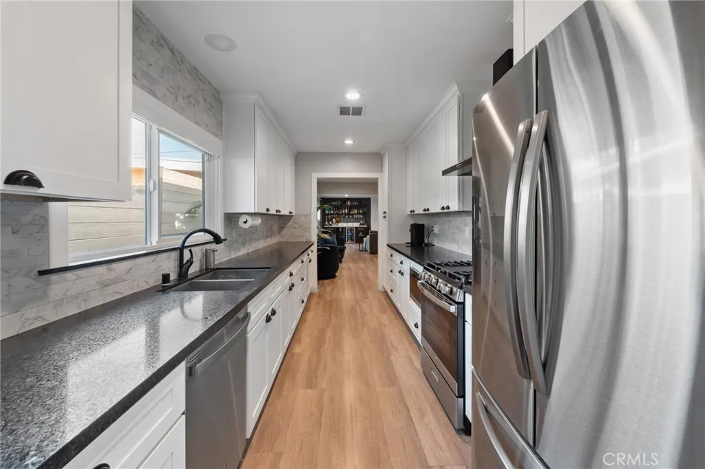7316 Colbath, Van Nuys, California 91405 home-pic-30