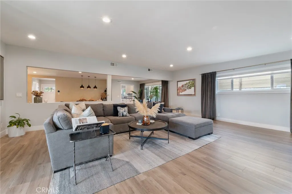 7316 Colbath, Van Nuys, California 91405 home-pic-14