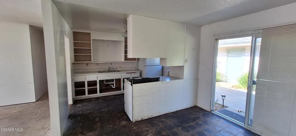 209 Delaware Drive, Ventura, California 93001 home-pic-5