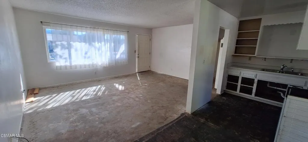 209 Delaware Drive, Ventura, California 93001 home-pic-3