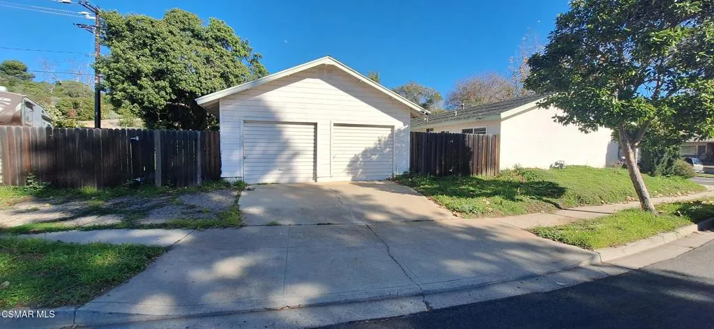 209 Delaware Drive, Ventura, California 93001 home-pic-2