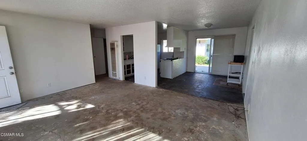 209 Delaware Drive, Ventura, California 93001 home-pic-4