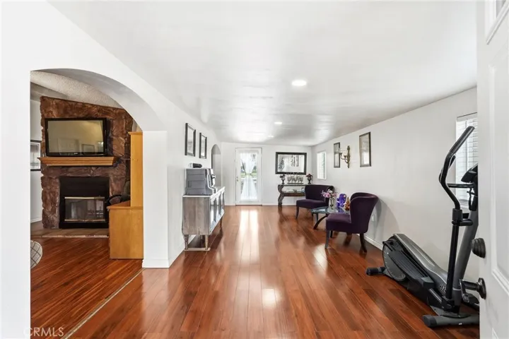 formal sitting / foyer lounge