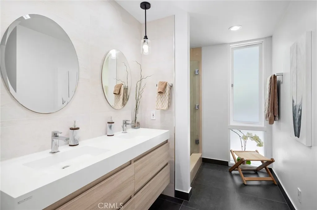 1061 Skyline Drive, Laguna Beach, California 92651 home-pic-19