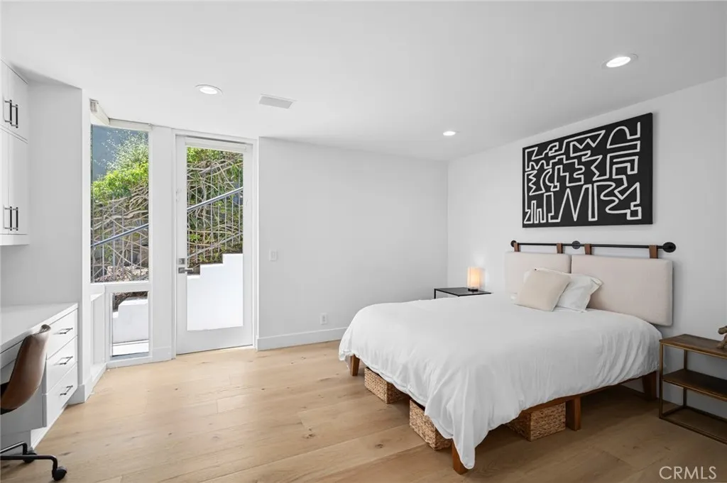 1061 Skyline Drive, Laguna Beach, California 92651 home-pic-20