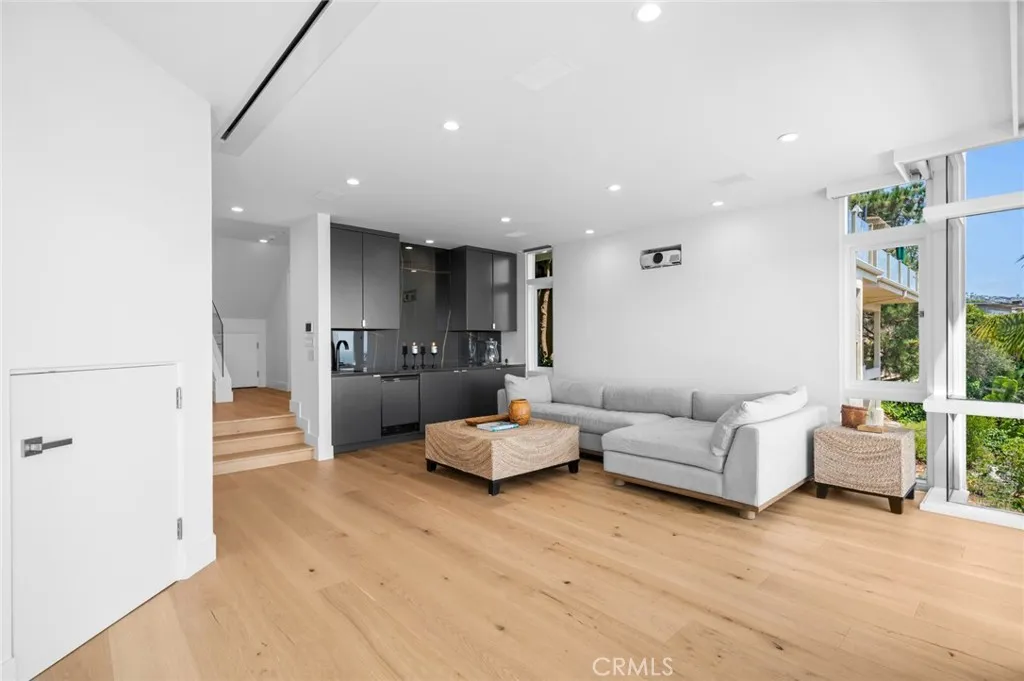 1061 Skyline Drive, Laguna Beach, California 92651 home-pic-25