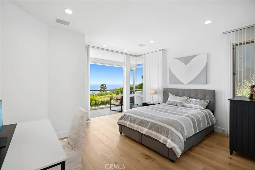 1061 Skyline Drive, Laguna Beach, California 92651 home-pic-18