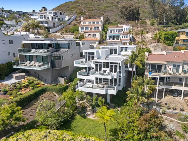 Montage Resort and The Ranch at Laguna Beach are just minutes away.