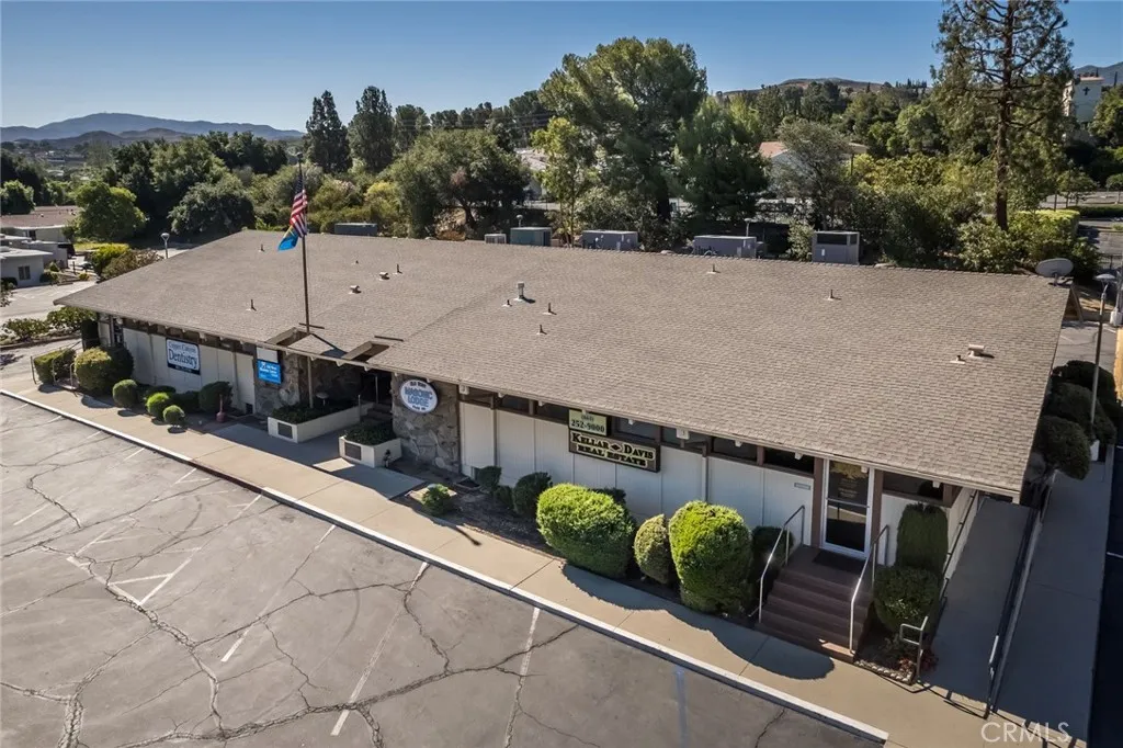 26856 Oak Branch Circle, Newhall, California 91321 home-pic-37
