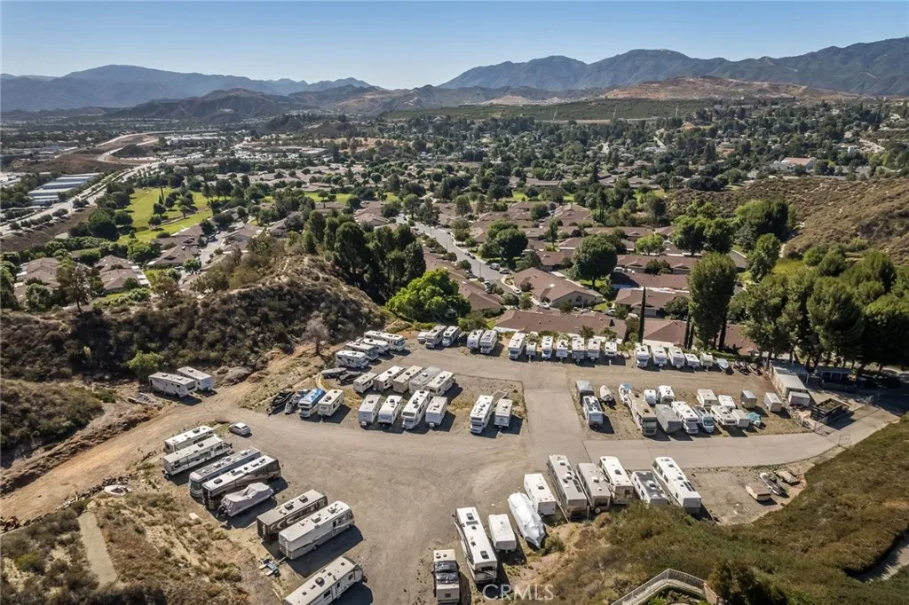 26856 Oak Branch Circle, Newhall, California 91321 home-pic-36