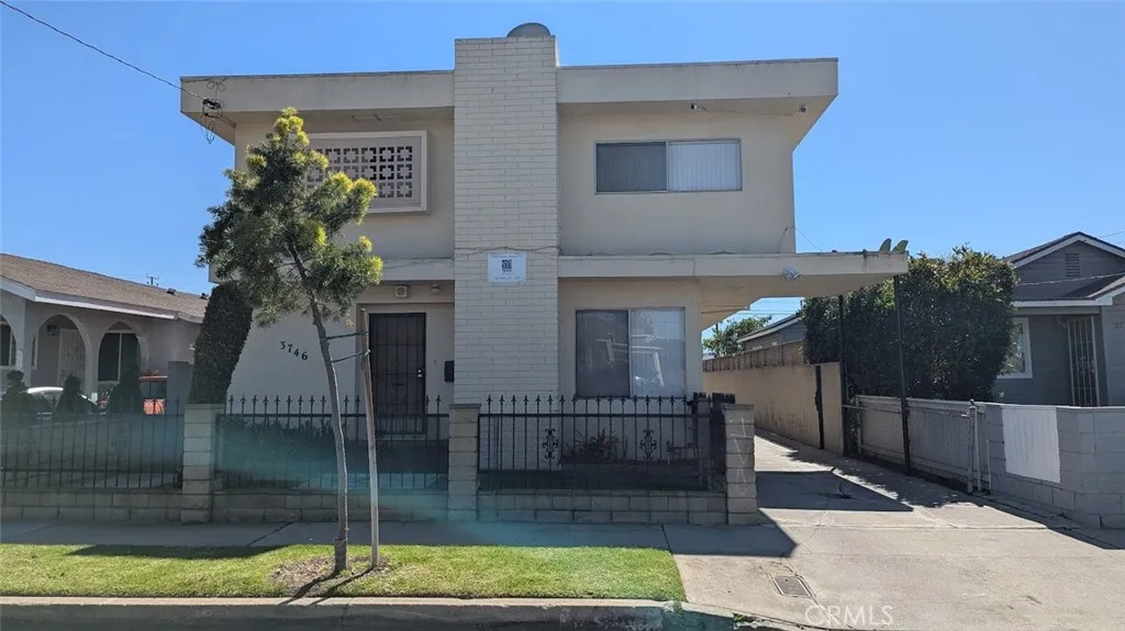 3746 W 113th, Inglewood, California 90303 home-pic-1