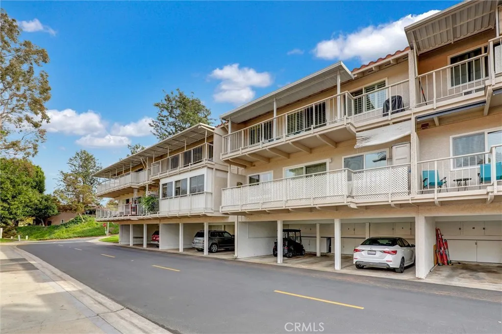 3301 Via Carrizo P, Laguna Woods, California 92637 home-pic-26