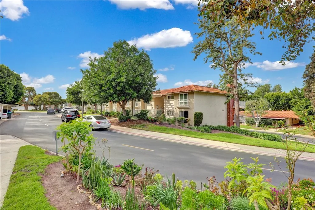3301 Via Carrizo P, Laguna Woods, California 92637 home-pic-29