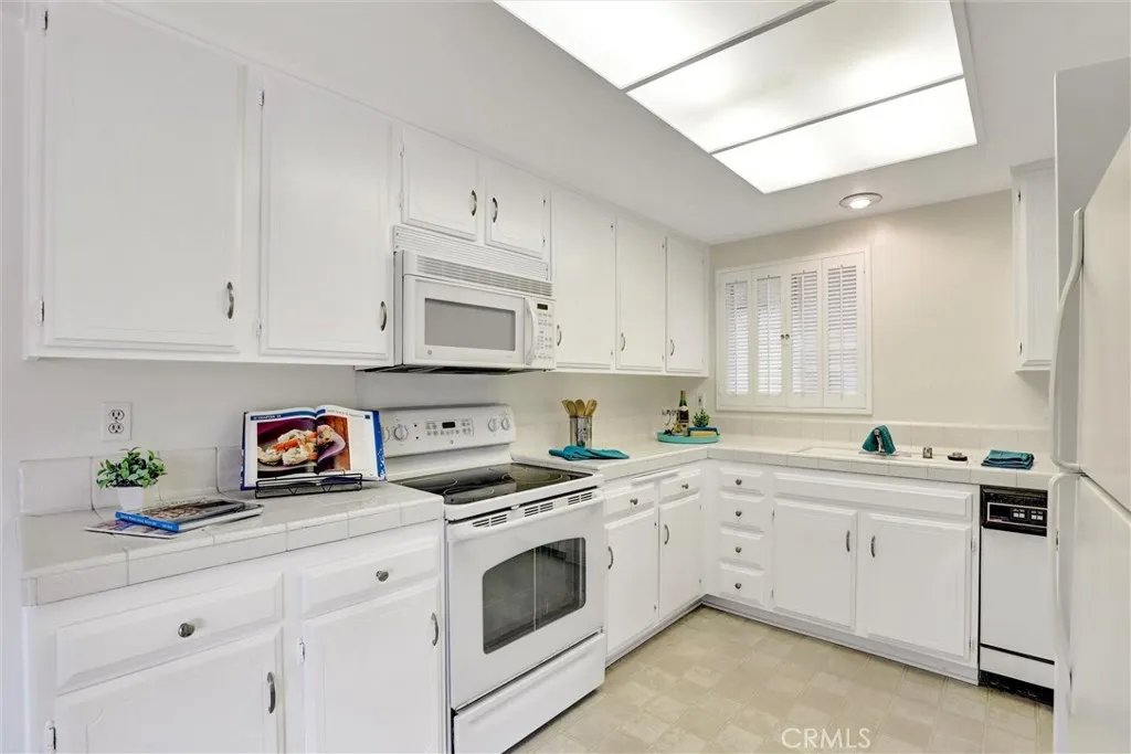 3301 Via Carrizo P, Laguna Woods, California 92637 home-pic-14