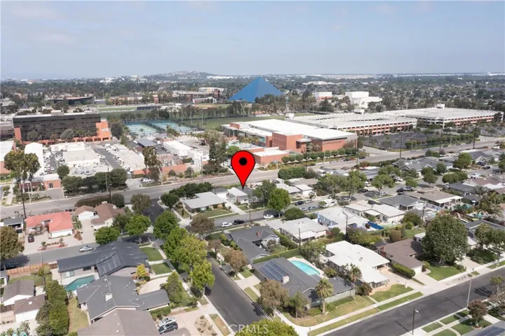 Less than a block to CSULB