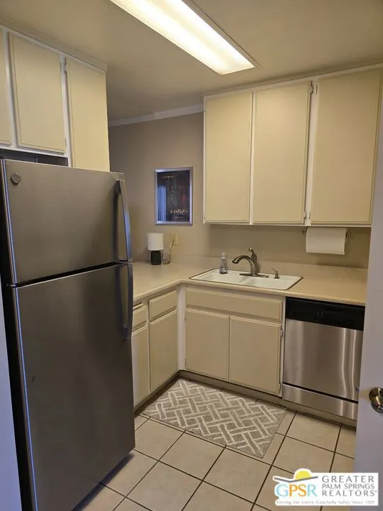 470 S Calle Encilia B2, Palm Springs, California 92262 home-pic-12