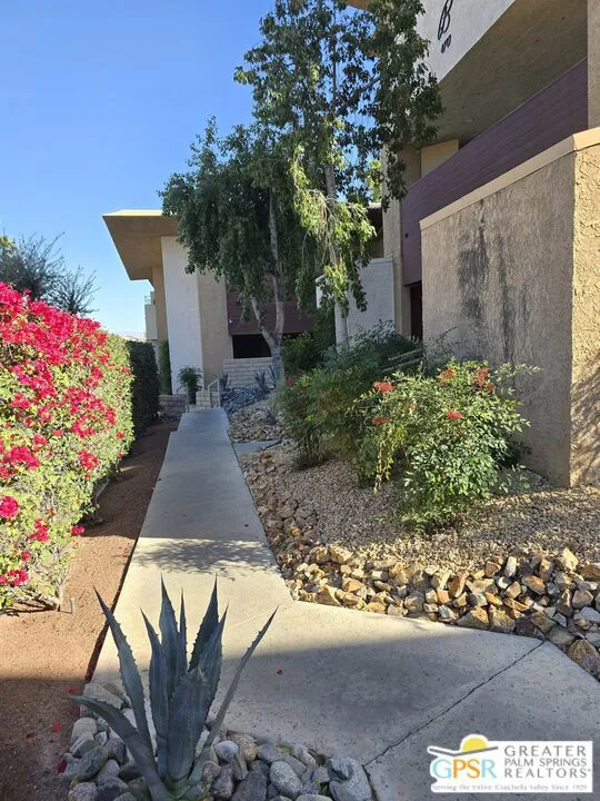 470 S Calle Encilia B2, Palm Springs, California 92262 home-pic-32