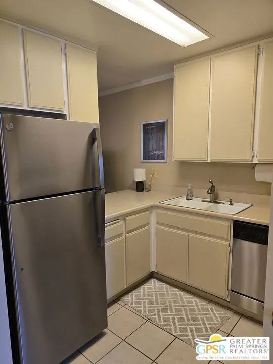 470 S Calle Encilia B2, Palm Springs, California 92262 home-pic-17