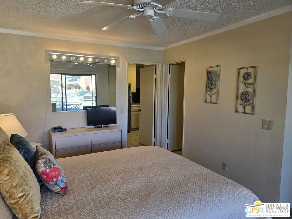 470 S Calle Encilia B2, Palm Springs, California 92262 home-pic-25