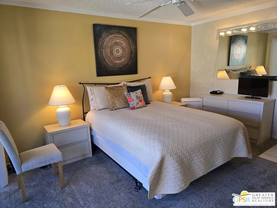 470 S Calle Encilia B2, Palm Springs, California 92262 home-pic-18