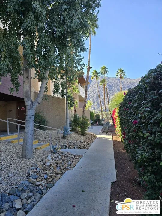 470 S Calle Encilia B2, Palm Springs, California 92262 home-pic-34