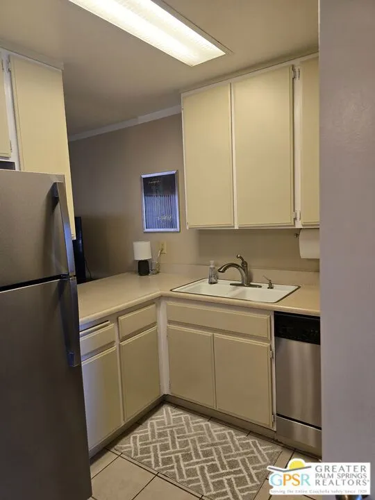 470 S Calle Encilia B2, Palm Springs, California 92262 home-pic-14