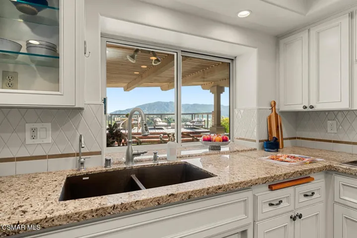 040_22470MissionHillsLane_