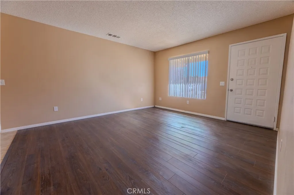1103 Roosevelt, Lake Elsinore, California 92530 home-pic-4