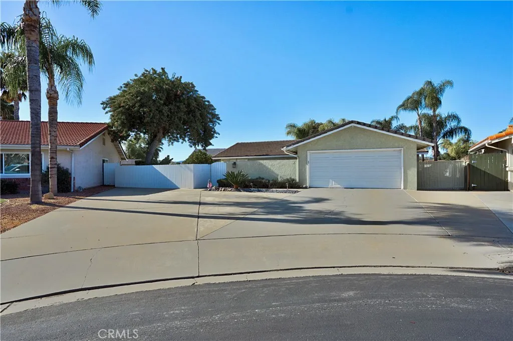 22568 Castle Crag Drive, Canyon Lake, California 92587 home-pic-1
