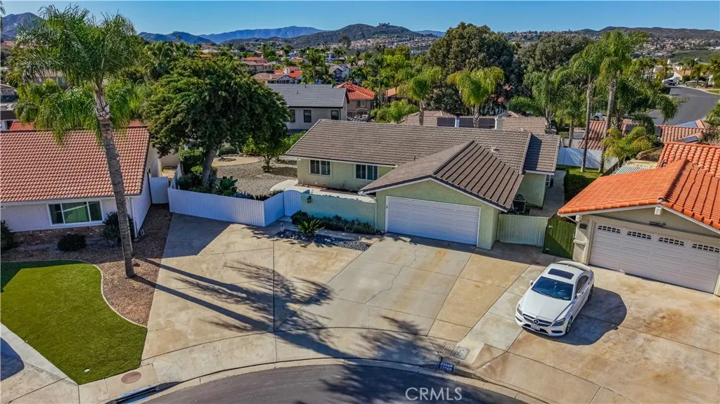 22568 Castle Crag Drive, Canyon Lake, California 92587 home-pic-2